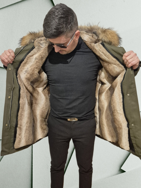 Parka męska w kolorze khaki z prawdziwym futrem z jenota rozmiar M Parka męska w kolorze khaki z prawdziwym futrem z jenota rozmiar M